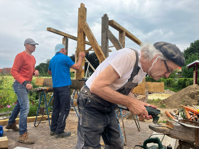 Bouwwerkzaamheden aan het bakhuis in Dorpsgaard Genhout, winnaar van de Gouden Pit 2025. Foto Dorpsgaard Genhout